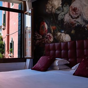 Separate Building Studio Apartment